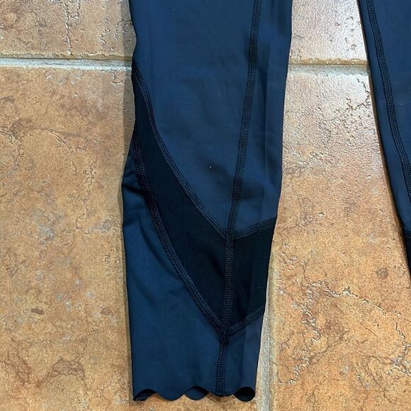 NWT Peloton Move Mission Scallop Hem Legging Black size S - Picture 4 of 10